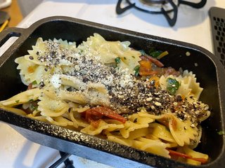 フレッシュハーブのトマトソースパスタ（ファルファッレ）の作り方・レシピ｜鉄鍋でつくって鉄分補給！