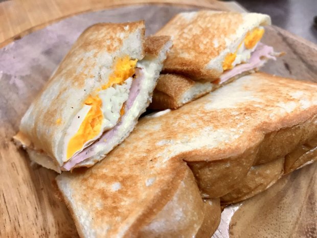 絶品!ハムエッグホットサンドイッチ