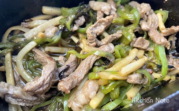 ミニダッチオーブンで作る牛肉のチンジャオロース(青椒肉絲)