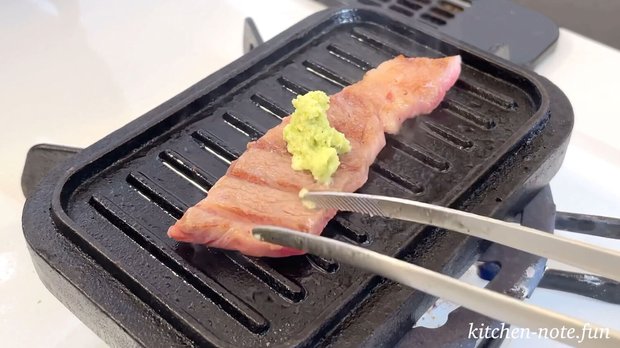 わさびをのせる